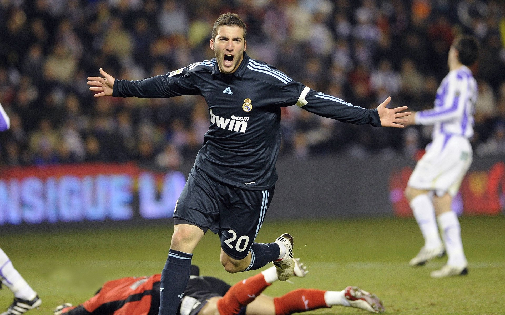 曼城本赛季英超射手榜：哈兰德13球领跑，曼城创造的英超最高分