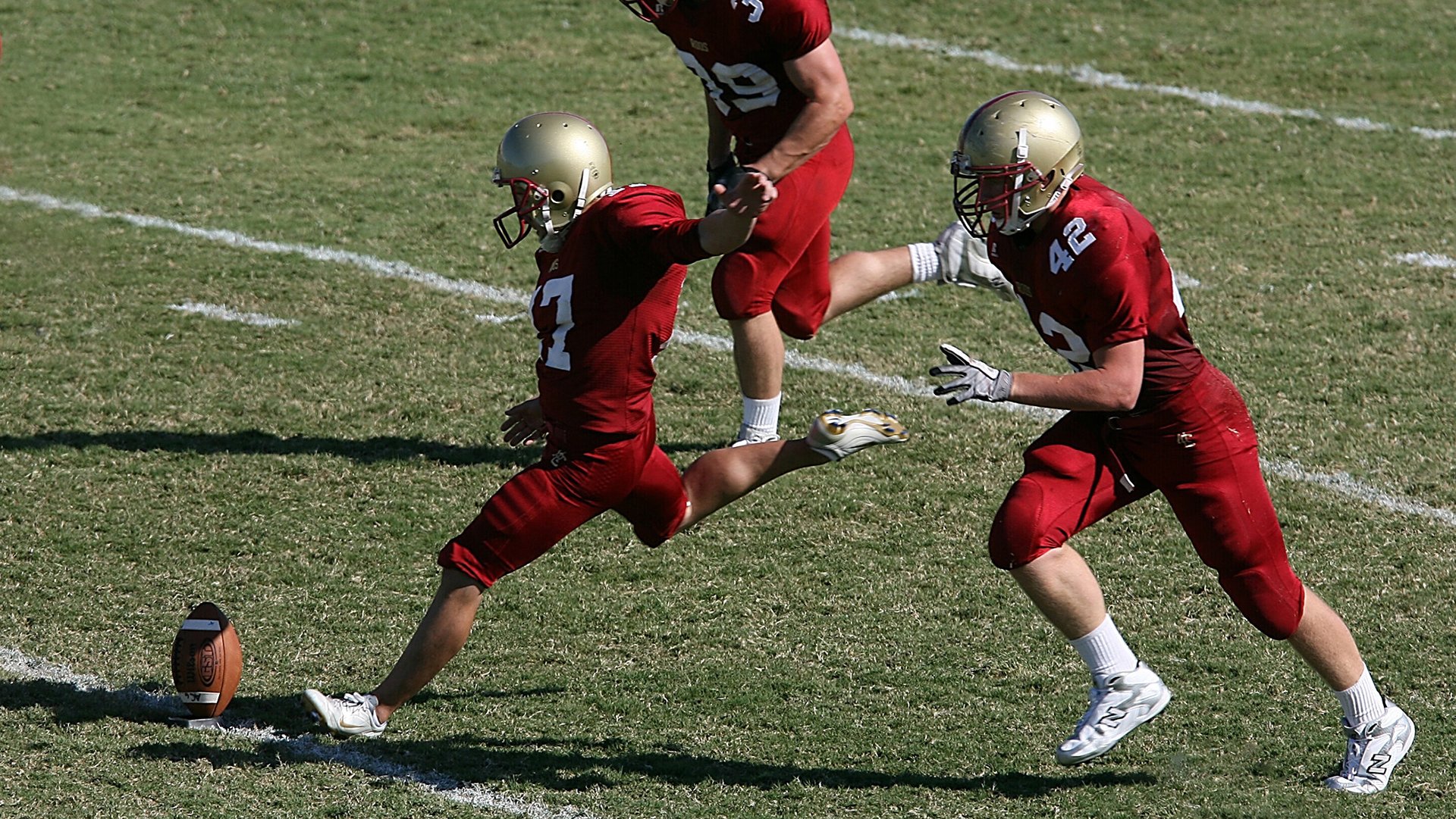青训营引入科学训练方法提升选手综合能力，成为青训营选手的条件